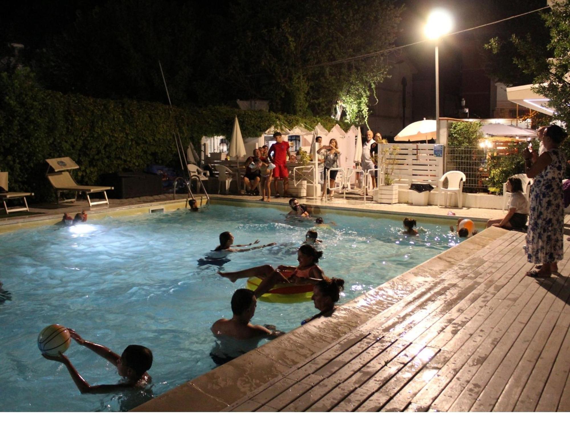 Hotel Villa Del Parco Rimini Zewnętrze zdjęcie